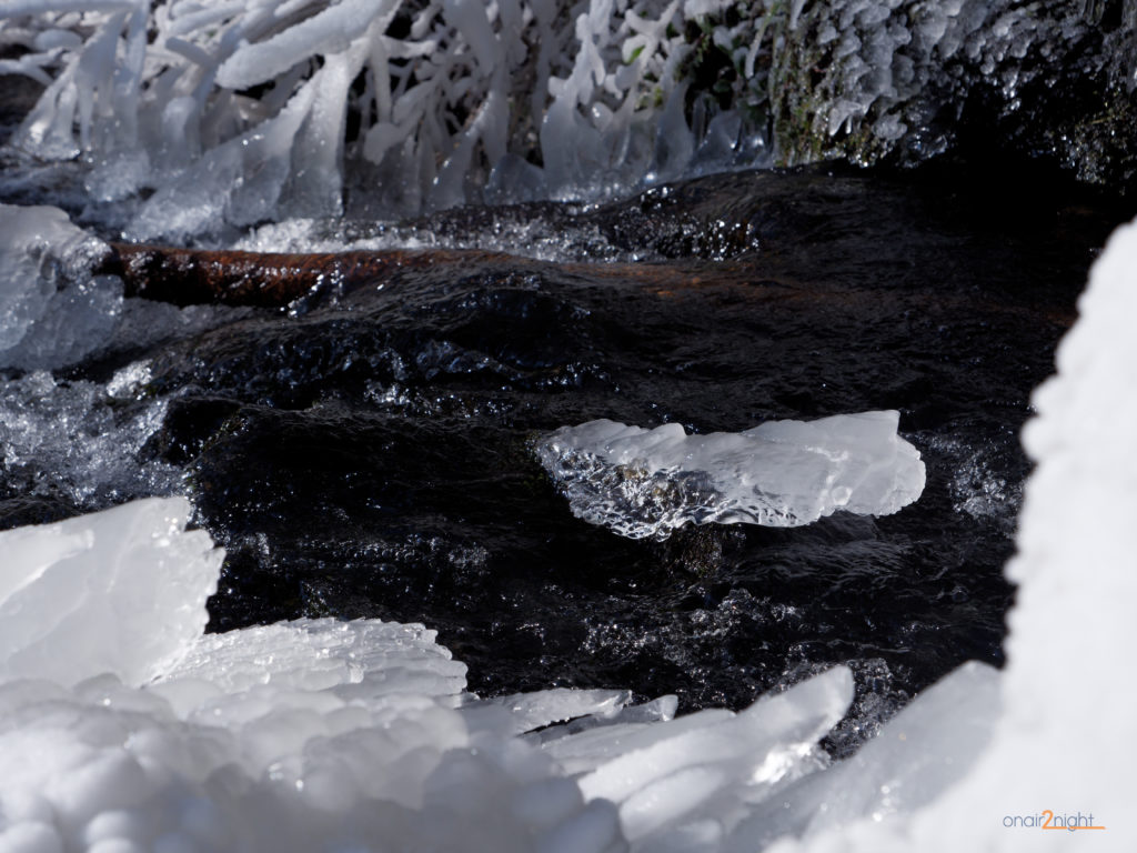 Fotografien von Matthias Stolze: Foto-Tour bei Eis und Schnee (Teil 1): Eislandschaft der Lehnbach Wasserfälle bei der Wieldadinger Burg im Hotzenwald / Südschwarzwald.