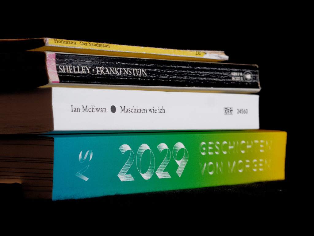 Buchempfehlungen zum Essay "Maschinen und Menschen":
 IAN McEWAN: „Maschinen wie ich“ Diogenes Verlag 2019
EMMA BRASLAVSKY: „Ich bin dein Mensch“ In Stefan Brandt / Christian Granderath/ Manfred Hattendorf „2029 – Geschichten von morgen“ Suhrkamp Verlag 2019
E.T.A. Hoffmann: „Der Sandmann“ Reclam 2001
Mary Shelley: „Frankenstein“ Penguin Classics 2003